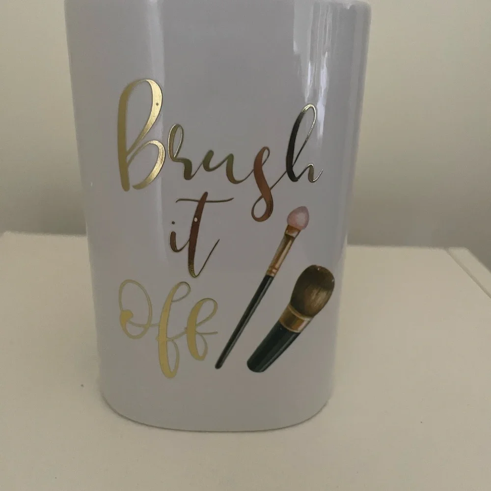 Brush it off makeup brush holder